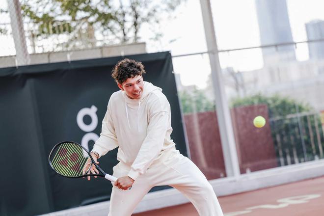 动也迈入了 动也迈入了