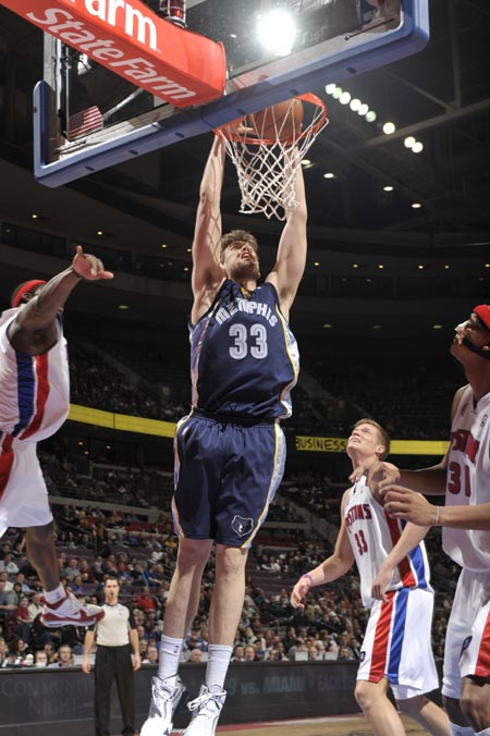 他不仅限于 他不仅限于