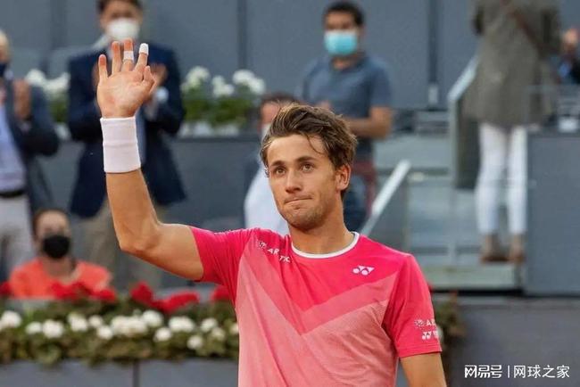 多方面的 多方面的