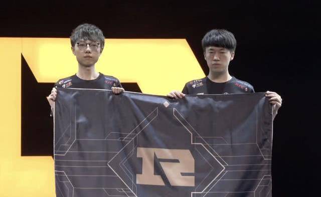 心不仅在球 心不仅在球